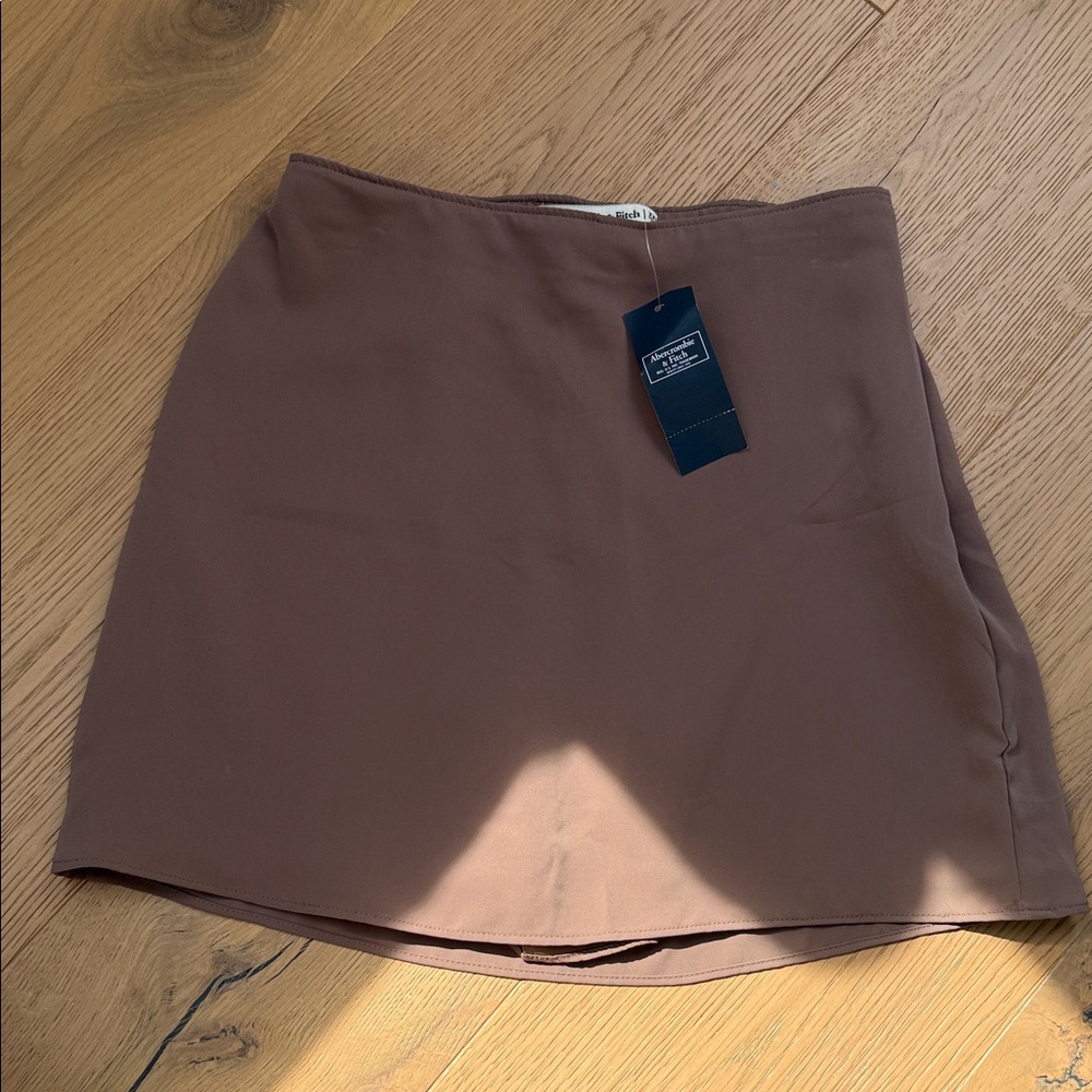 Abercrombie NWT Mauve Mini Skirt with Built in Shorts